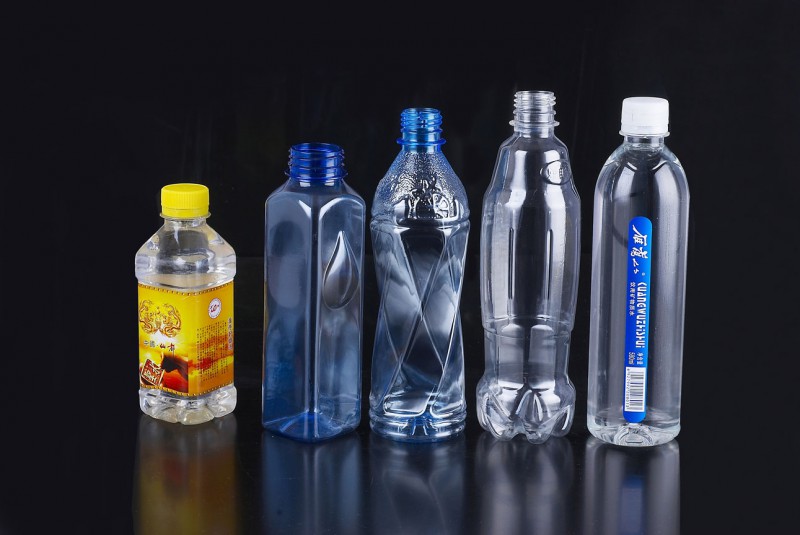 Nhựa PET được dùng để sản xuất chai đựng nước