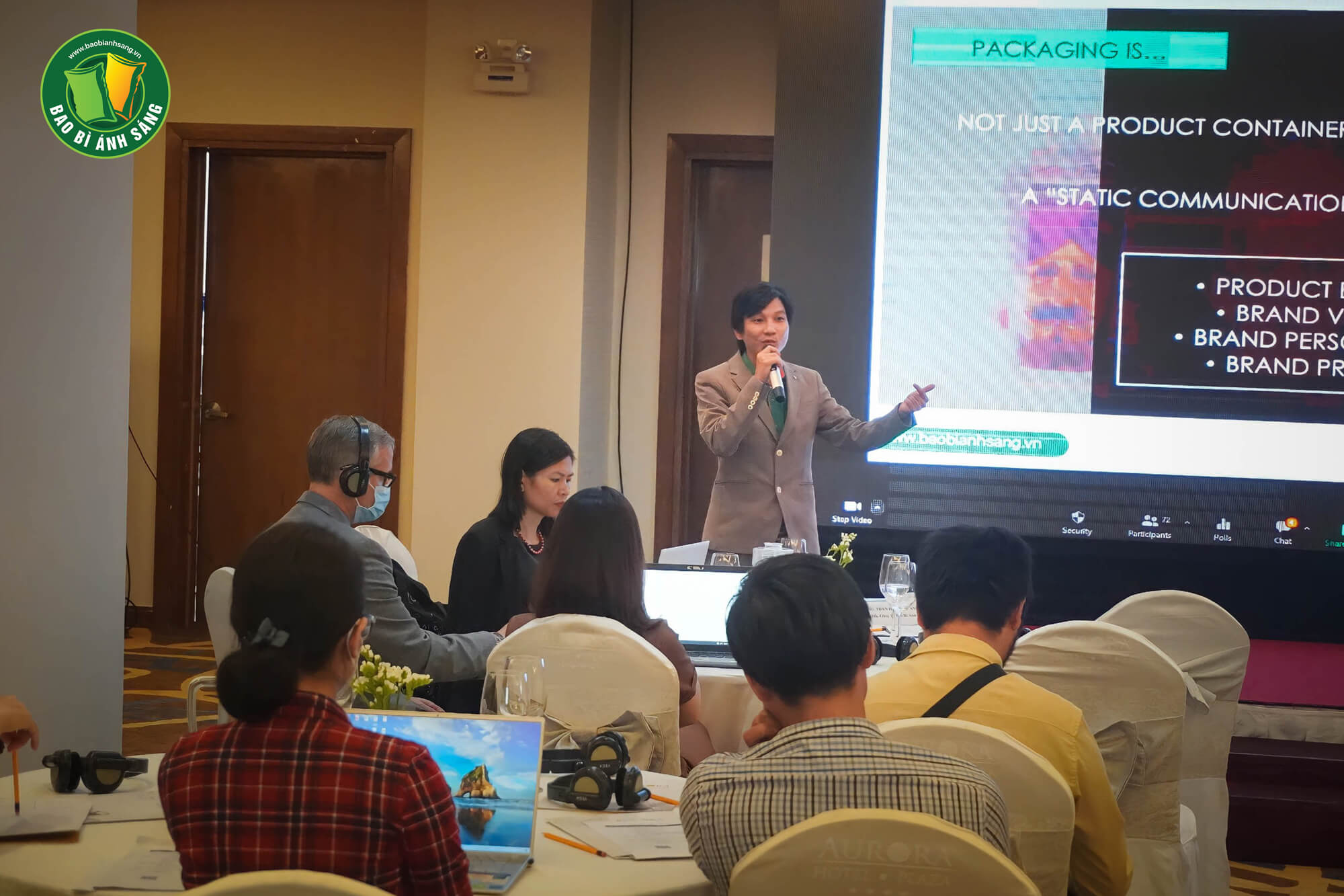 Ông Trần Hữu Như Anh trình bày về vai trò của bao bì với chiến lược marketing của doanh nghiệp tại Hội nghị tập huấn