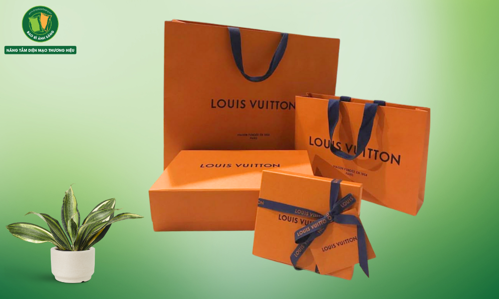 Louis Vuitton đổi bao bì thành màu vàng nghệ Impérial Saffron với dây ruy băng xanh Cobalt
