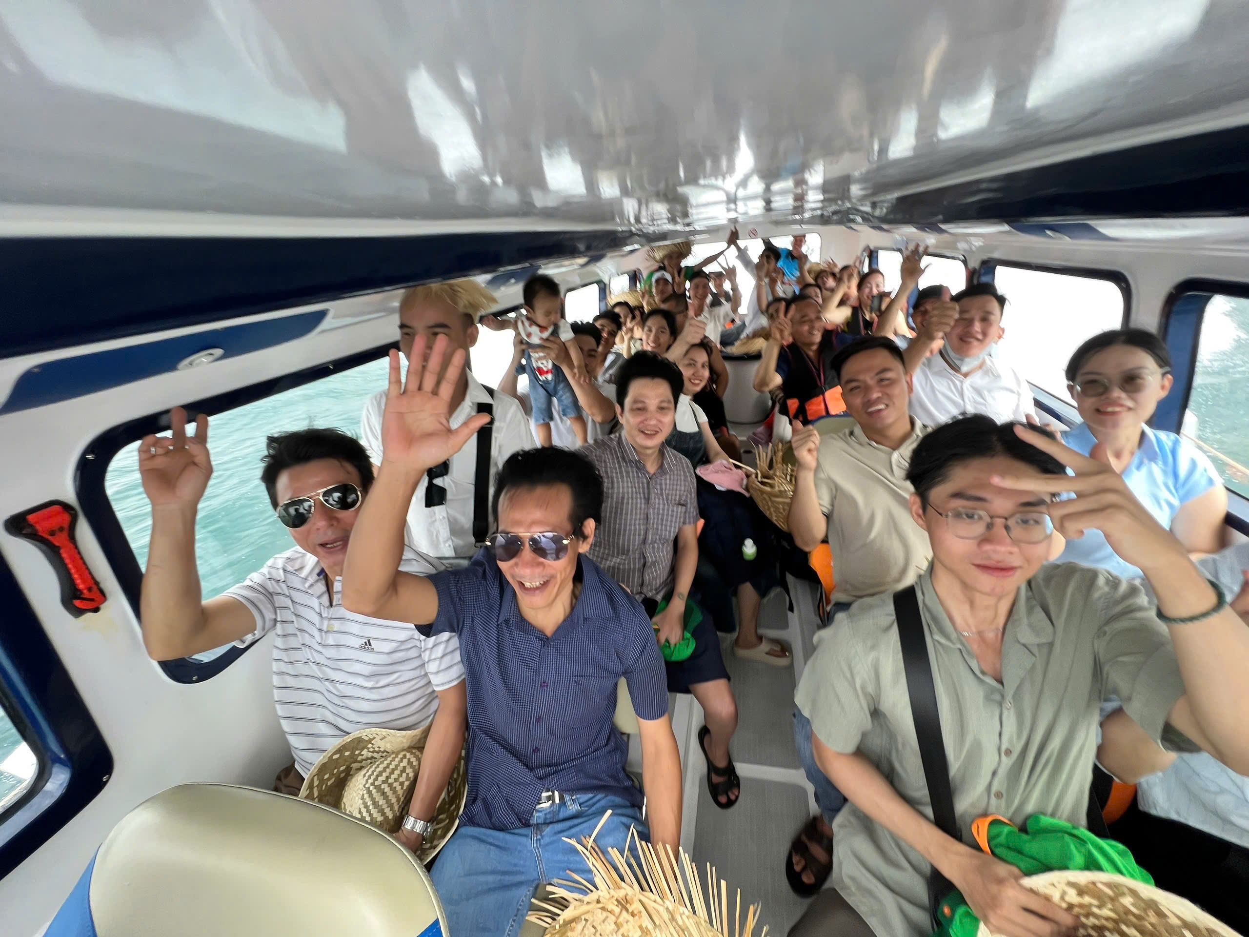 z6462988635246 1c1095ae3cfb8f22d9a4fc63468d76f4 Bao Bì Ánh Sáng - Chuyên Gia Bao Bì PP Dệt