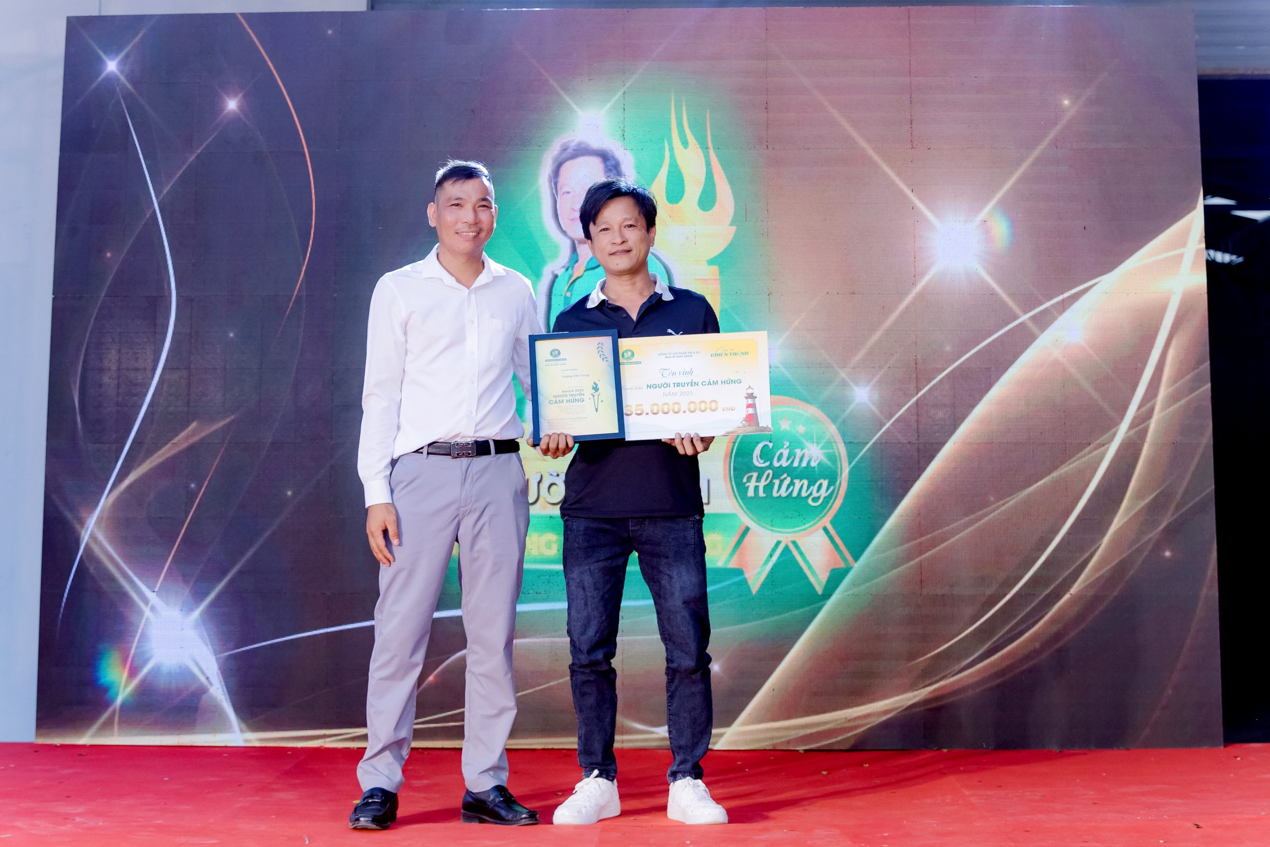 FOX 0237 scaled Bao Bì Ánh Sáng - Chuyên Gia Bao Bì PP Dệt