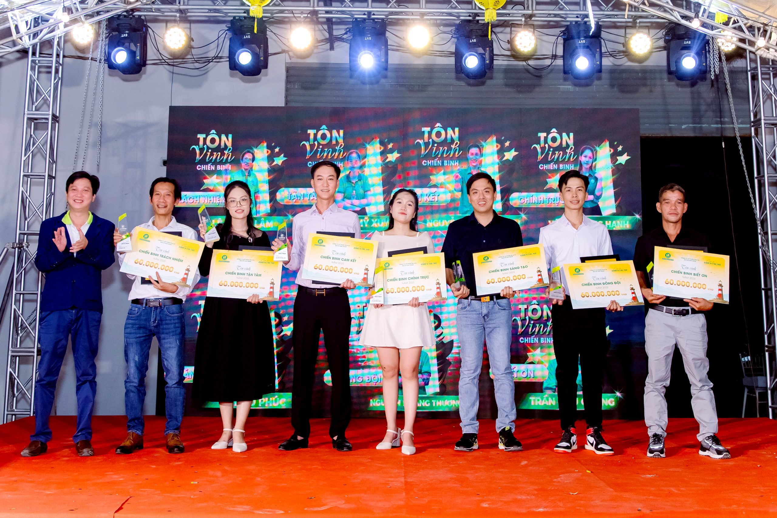 FOX 0270 scaled Bao Bì Ánh Sáng - Chuyên Gia Bao Bì PP Dệt