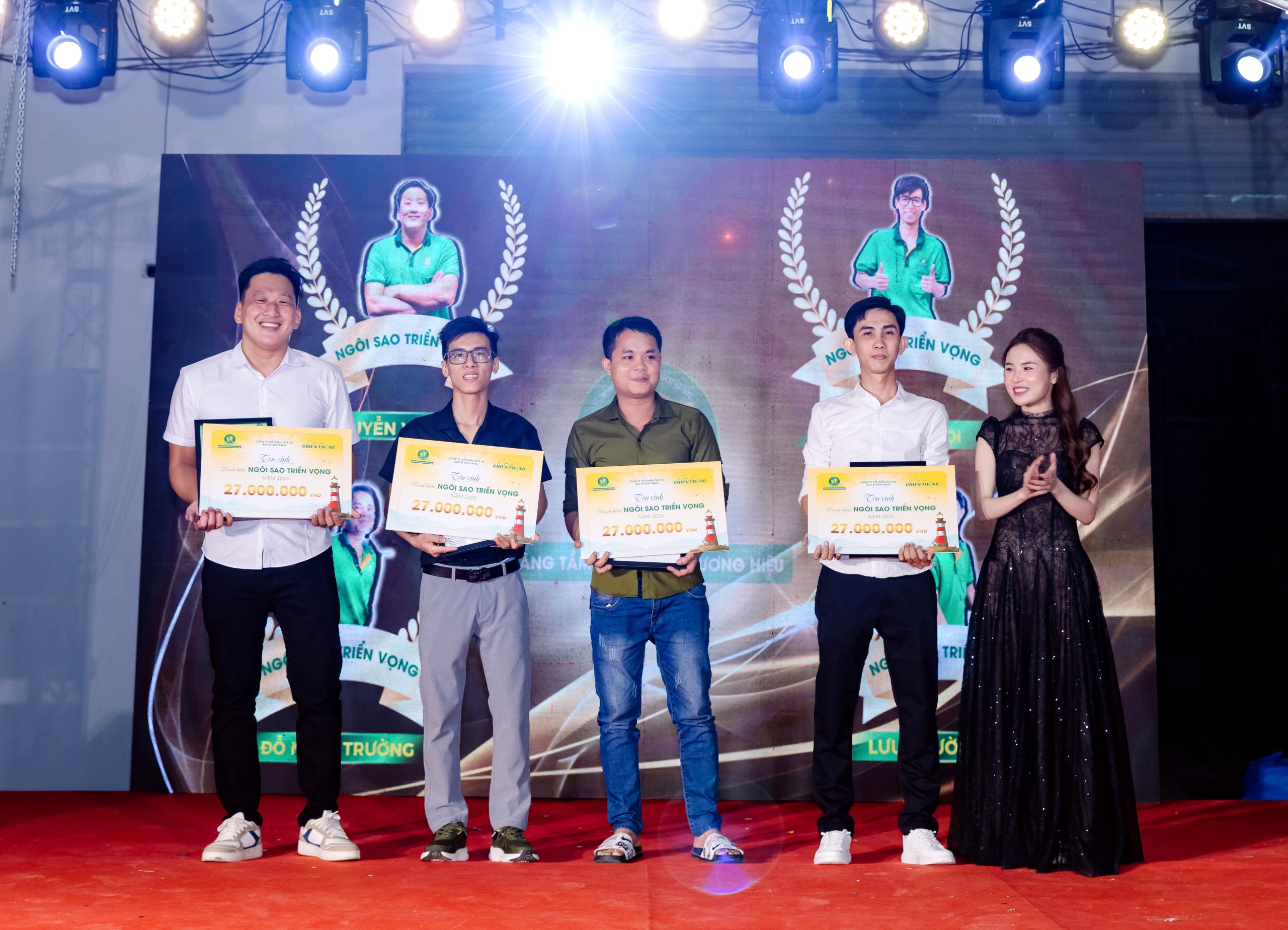 FOX 0324 scaled Bao Bì Ánh Sáng - Chuyên Gia Bao Bì PP Dệt